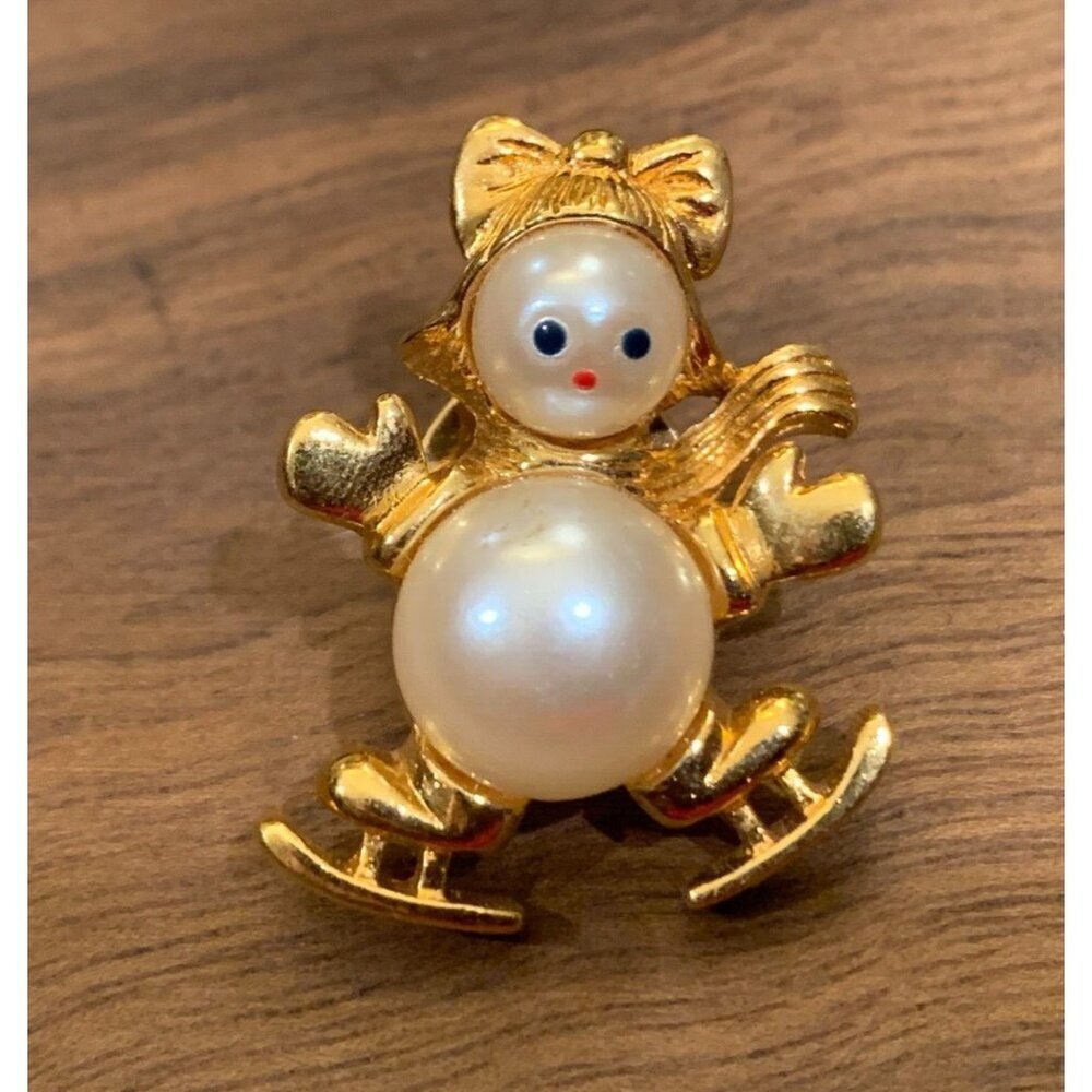 CAROLEE GOLD 1.25" FAUX PEARL SNOWMEN BOY GIRL SKATING Pin Brooch 1990S LOT 2 LN - Picture 8 of 10